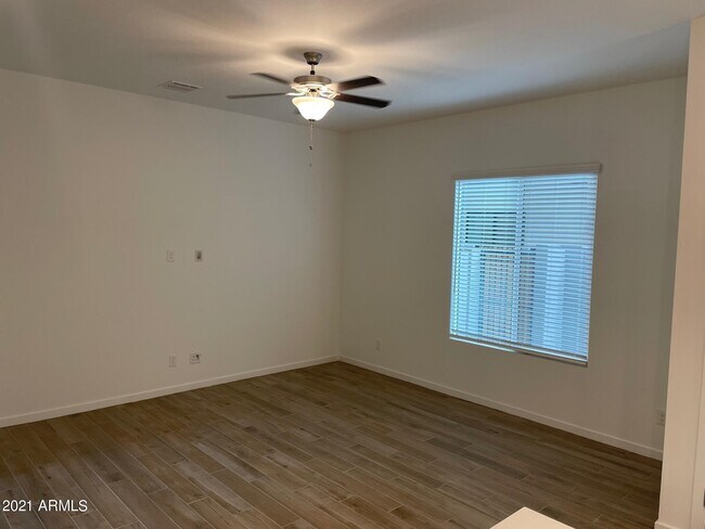 Foto del edificio - 901 S Smith Rd