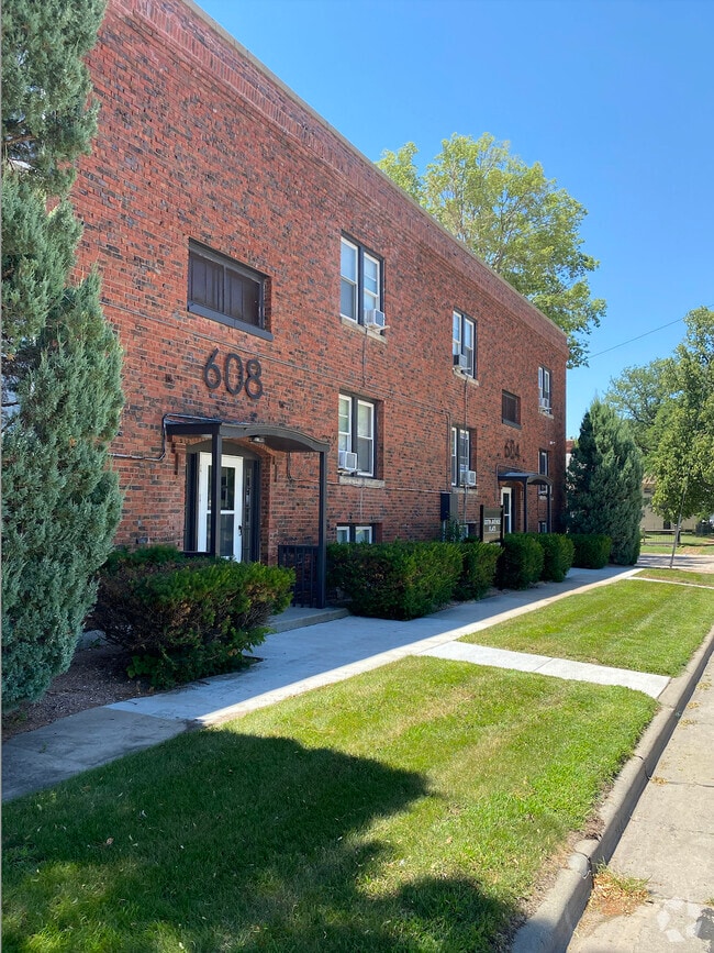 Front of the building - 6th Ave Flats