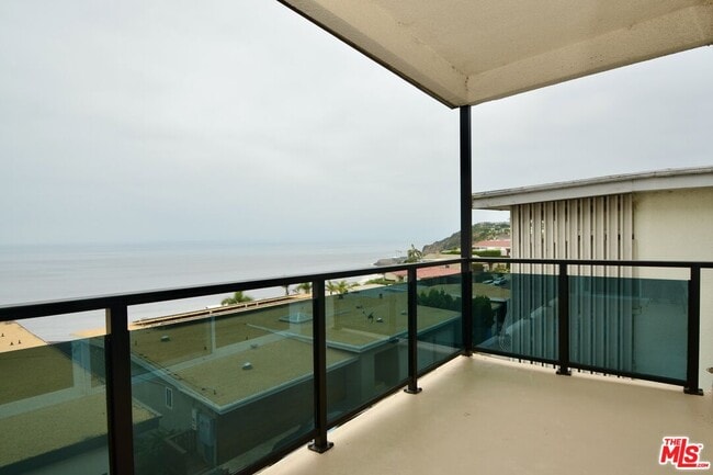 Foto del edificio - 18069 W Coastline Dr