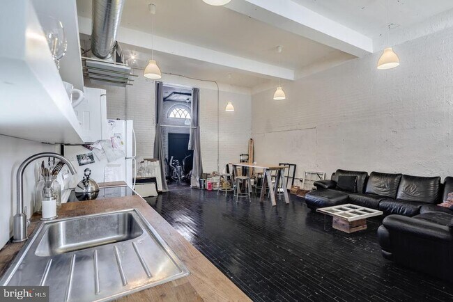 Building Photo - 1804-14 E Hazzard St