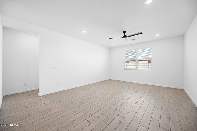 Foto del edificio - 16056 W El Cortez Pl