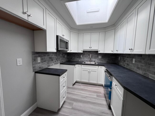 Foto del edificio - 444 Lafayette Rd