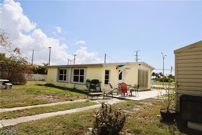 Foto del edificio - 21380 Edgewater Dr