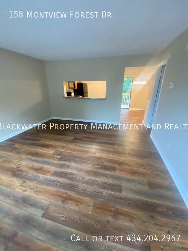 Foto del edificio - Four Bedroom Townhome Near LU!