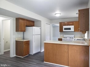 Building Photo - 5906 Cascade Dr