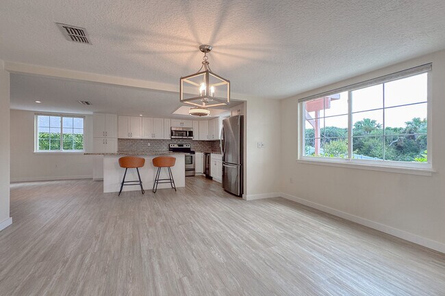 Foto del edificio - 2648 S Central Ave