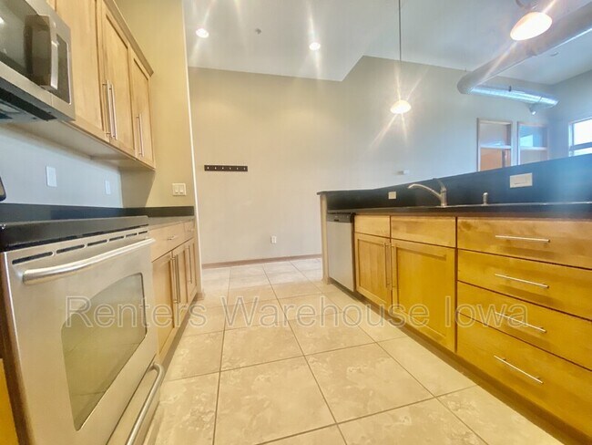 Building Photo - 160 S 68th St