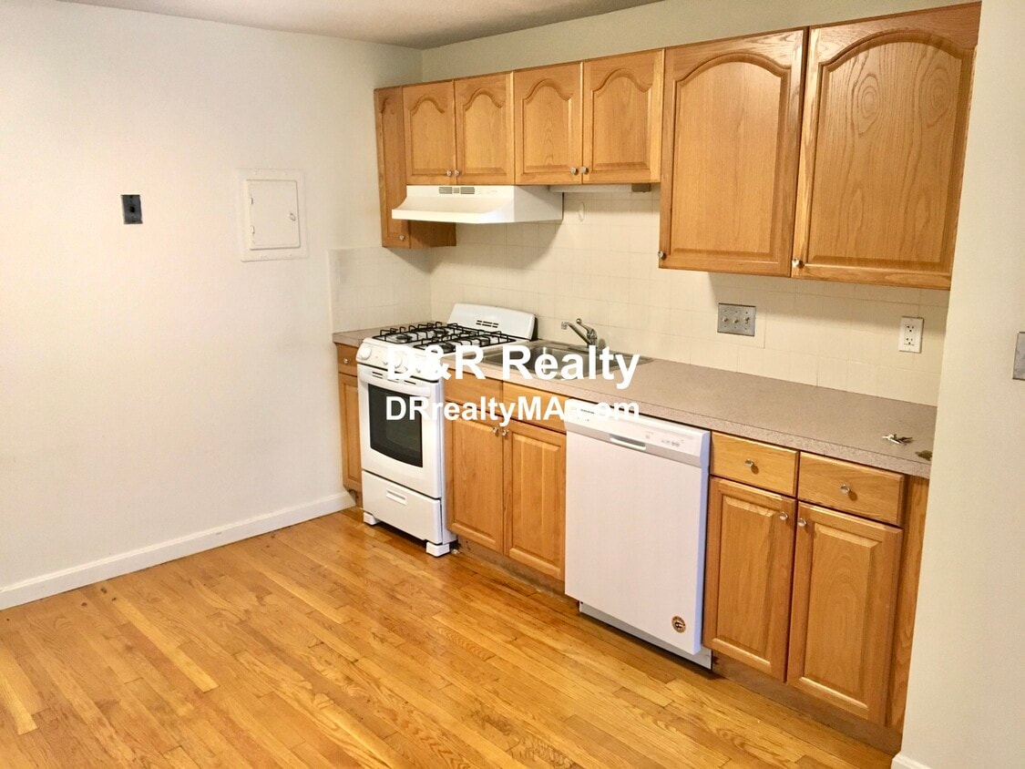 Primary Photo - 16 Walnut St