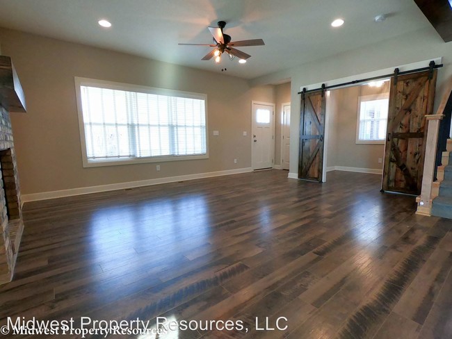 Building Photo - 4 br, 2.5 bath House - 1829 SW Napa Valley Dr