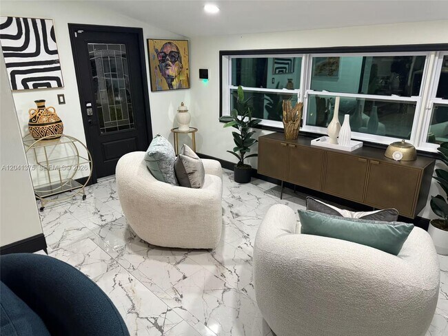 Foto del edificio - 6453 Meade St