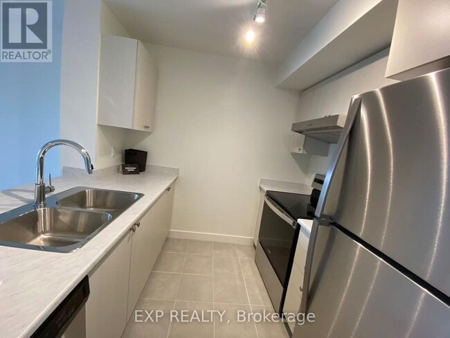 Building Photo - 10 Wilby Crescent