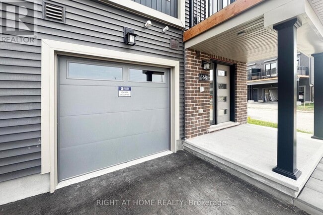 Building Photo - 368 Clearpath Private