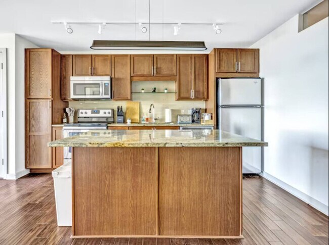 Foto del edificio - 1555 Elm St