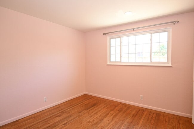 Building Photo - 4/2 W/ AC near San Tomas Expwy & El Camino...