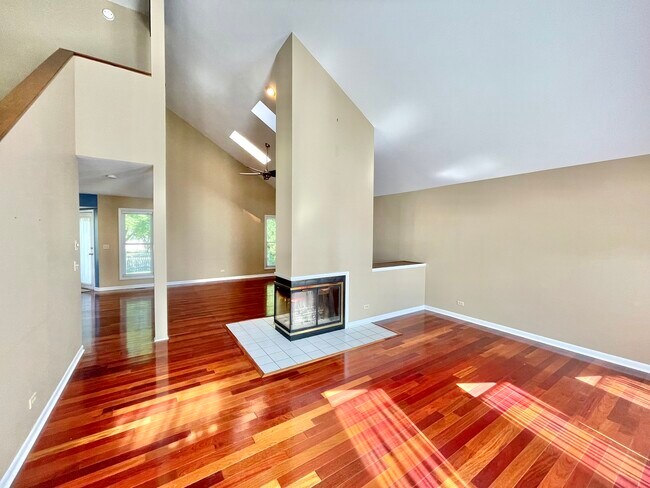 Foto del edificio - 2250 Lakeside Dr
