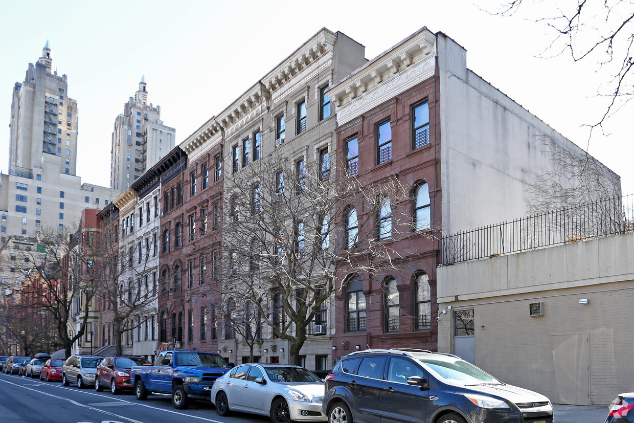 Building Photo - 68 W 91st St