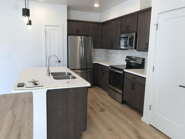 Building Photo - 2430 Tschache Ln