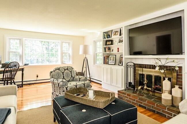 Building Photo - 76 Adams St