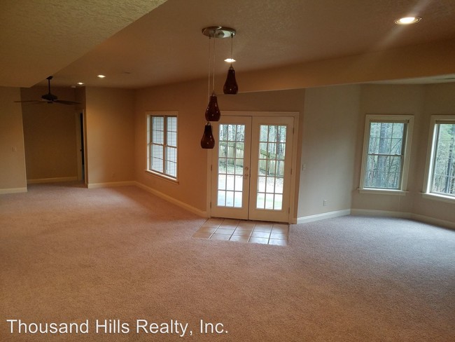 Building Photo - 4 br, 3 bath House - 237 Country Bluff Drive