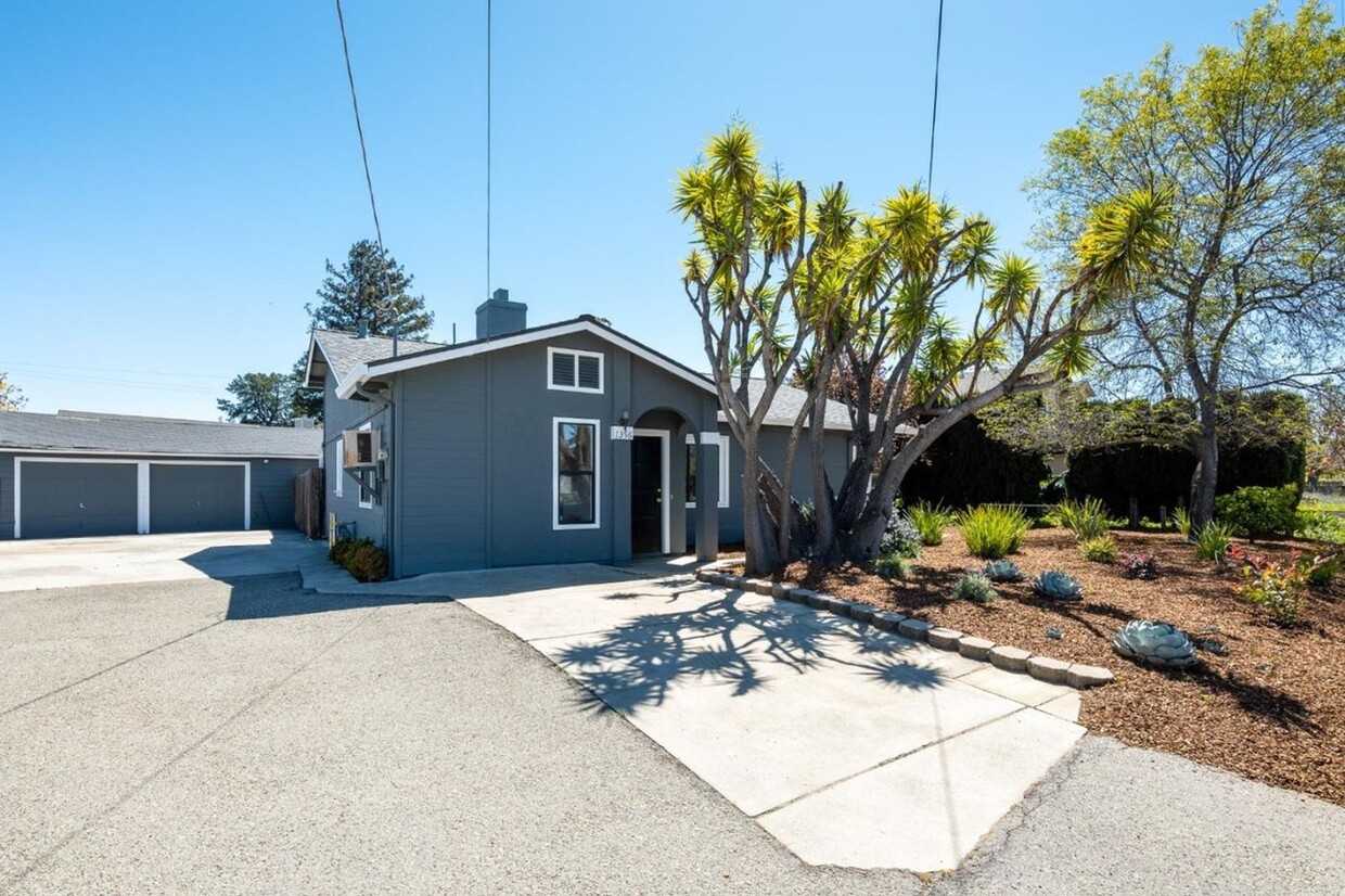 Foto principal - BRIGHT, OPEN LAYOUT SUNNYVALE HOME ||