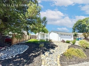 Building Photo - 3223 Casa Grande Dr