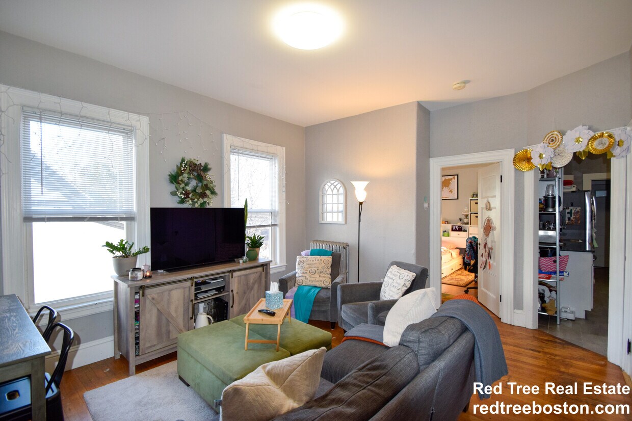 Primary Photo - 87 Surrey St