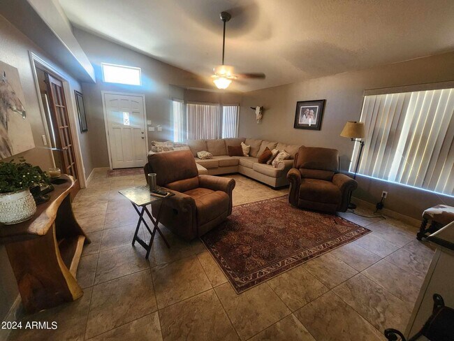 Foto del edificio - 37437 N 19th Ave