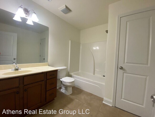Foto del edificio - 4 br, 4 bath House - 972 MLK Parkway Unit A