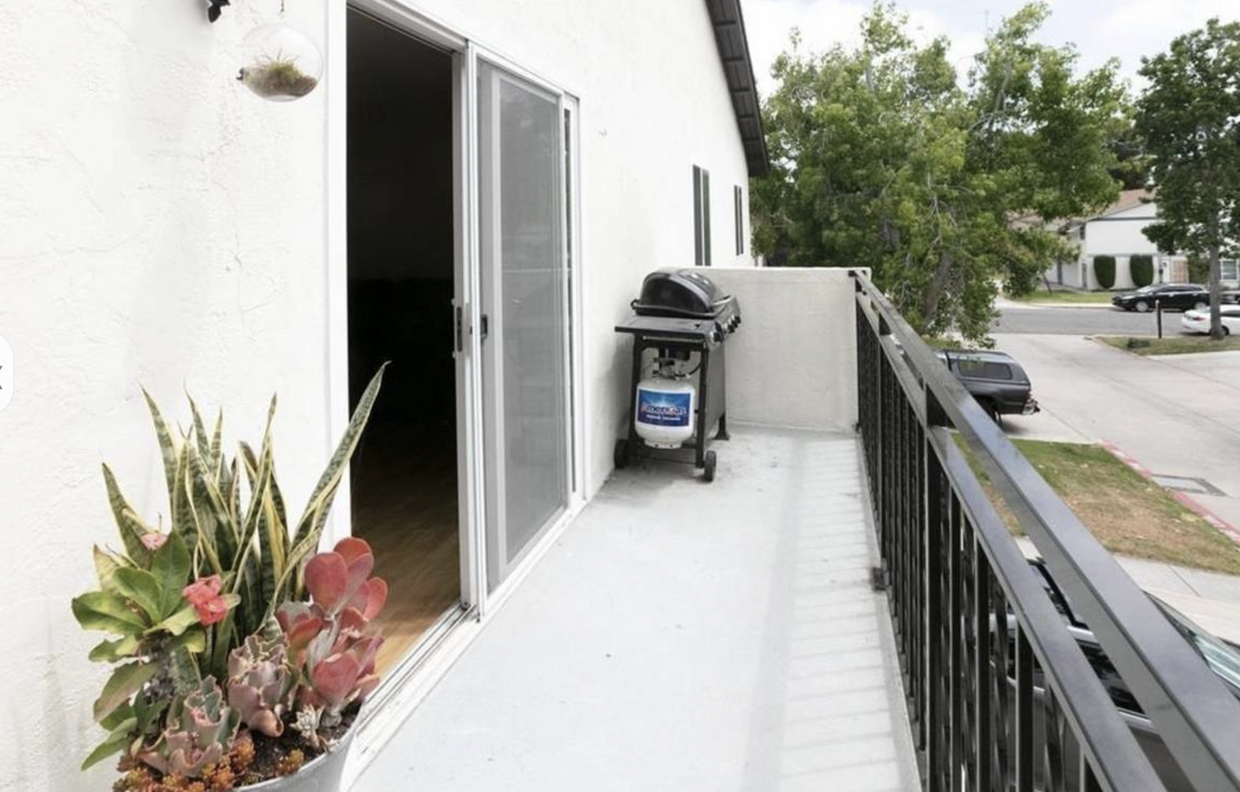 Large outdoor balcony - 10673 Carmel Mountain Rd