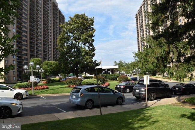 Foto del edificio - 3705 S George Mason Dr