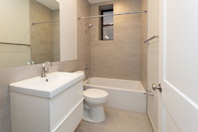 Foto del edificio - 3715 N Wilton Ave