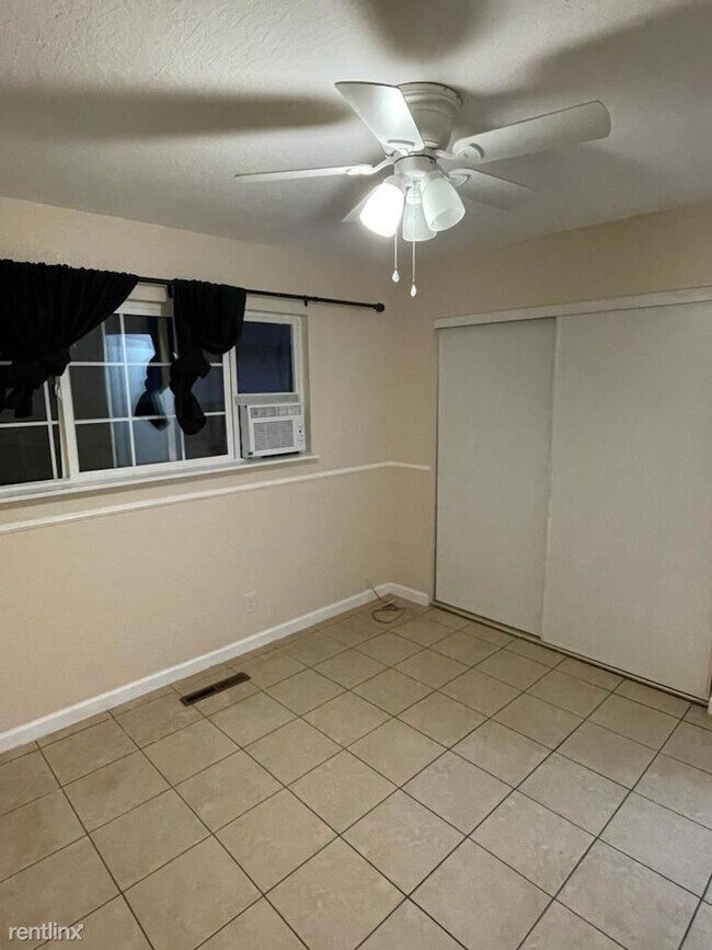 Building Photo - 2 br, 1 bath Duplex - 5240 Norma Way 5240