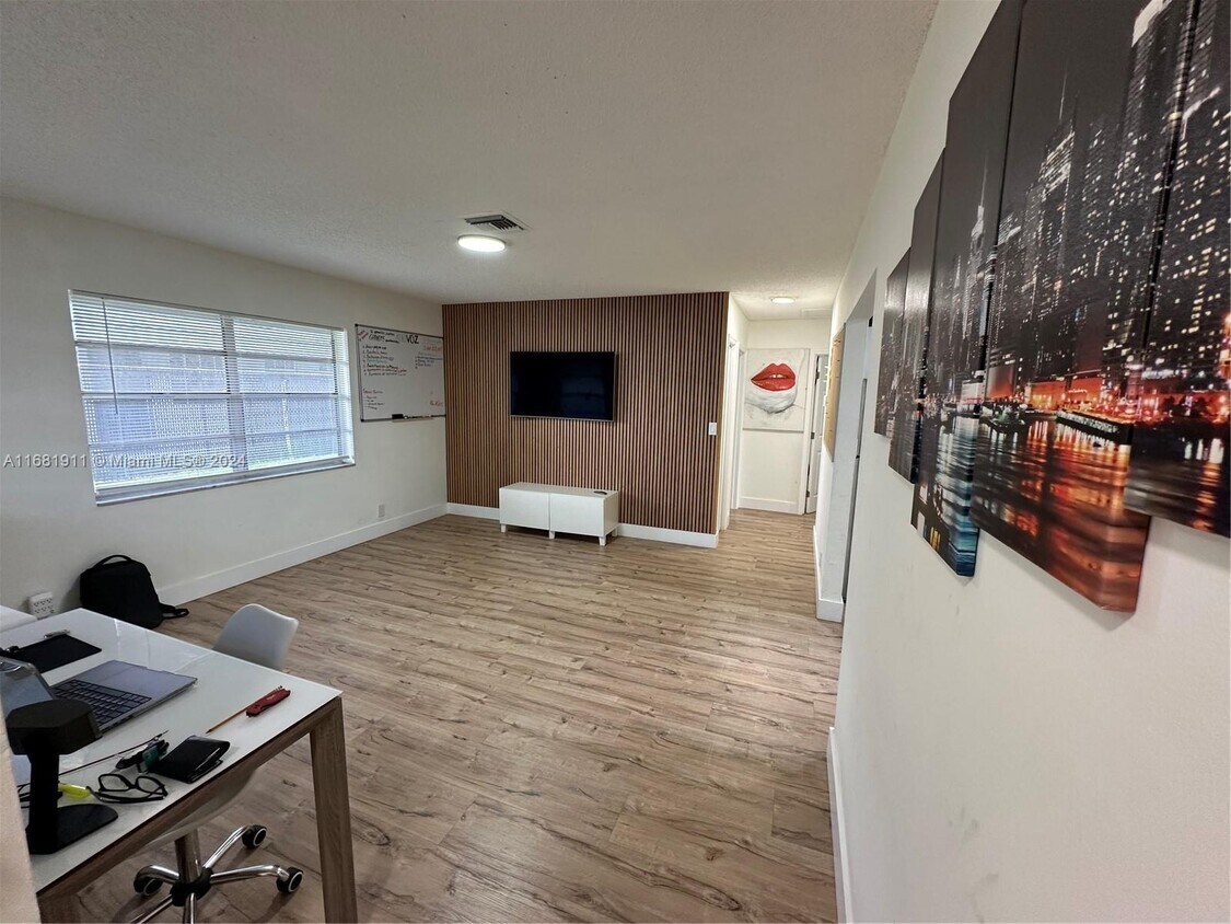 Foto principal - 6040 SW 35th St