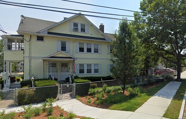 Yellow House - 2nd Floor Unit - 42 Woodleigh Rd
