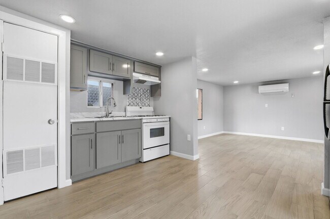 Foto del edificio - 593 Myra St