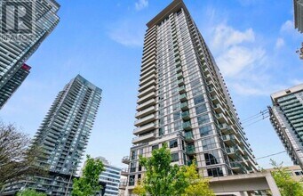 Building Photo - 70 Roehampton Ave