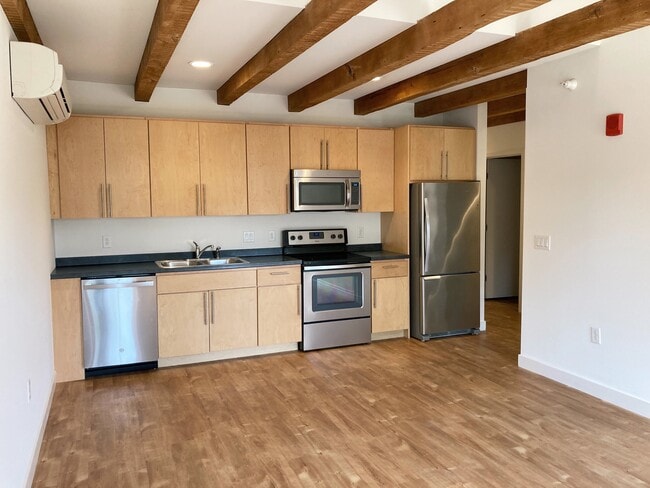 Millhouse Historic - 79 W Canal St