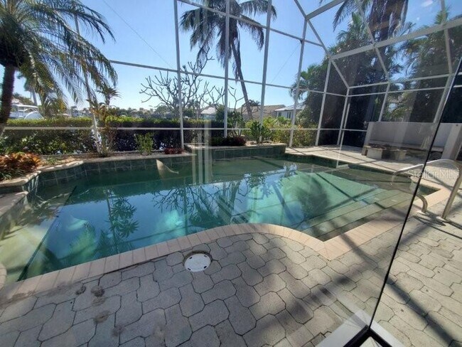 Foto del edificio - 811 W Henry St