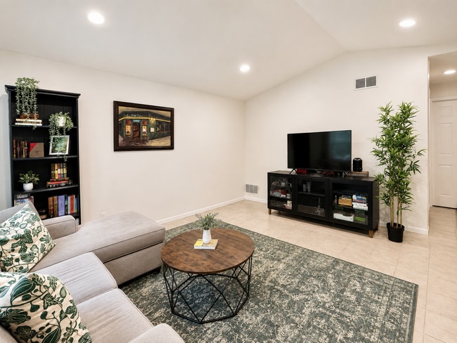 Building Photo - 808 Plumpton Dr