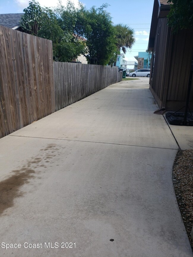 Building Photo - 1580 S Atlantic Ave