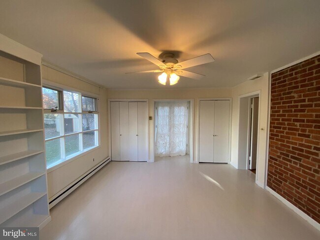 Foto del edificio - 9527 Ewing Dr
