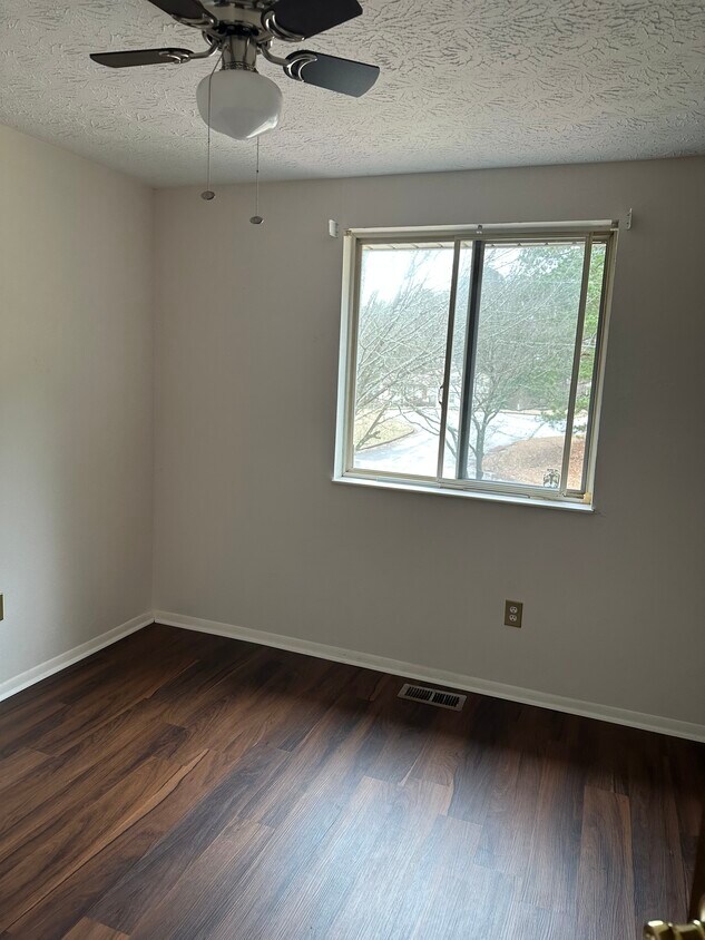 Building Photo - 1065 Martin Rd