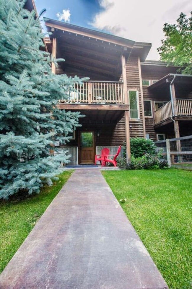 Building Photo - Modern Montana Townhome Along the Milwaukee Trail