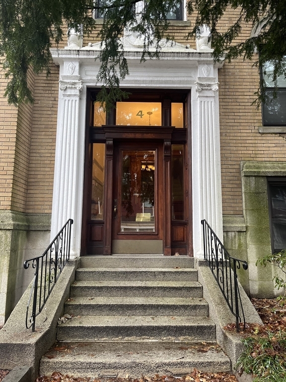 Primary Photo - 4 Fairbanks St