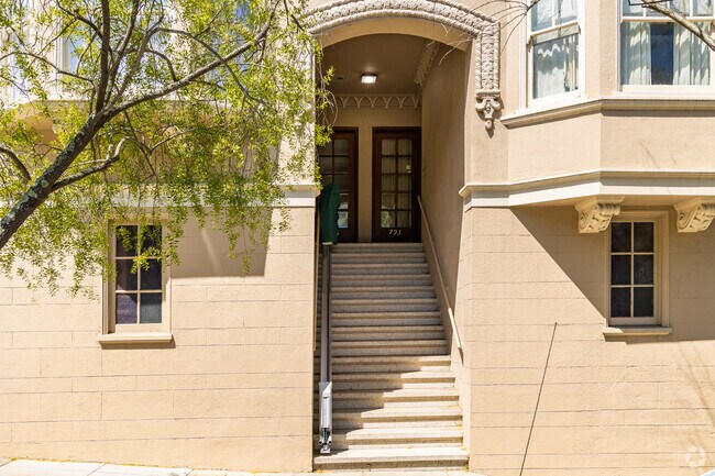 Entrada - 791-797 21st Ave