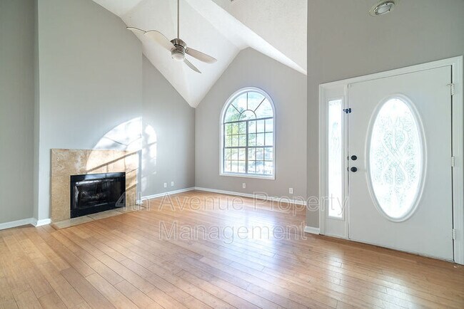 Foto del edificio - 667 Thorn Brook Ridge