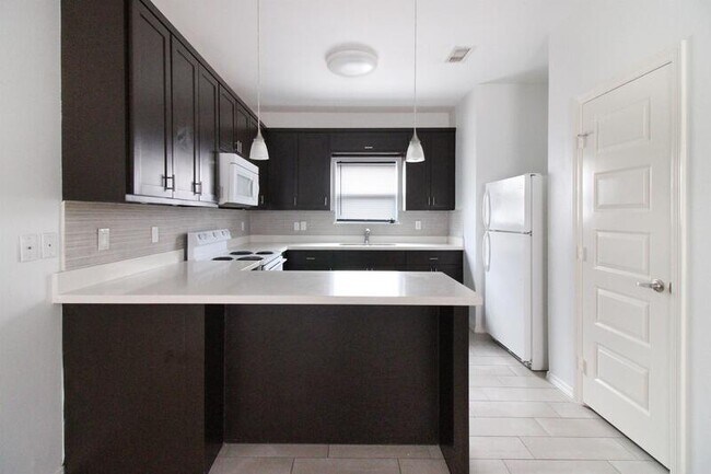 Building Photo - 3606 Valeria Street - 4
