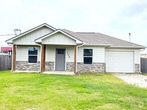 Building Photo - 390 Bower Rd