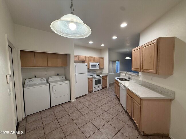 Building Photo - 2603 E Fraktur Rd