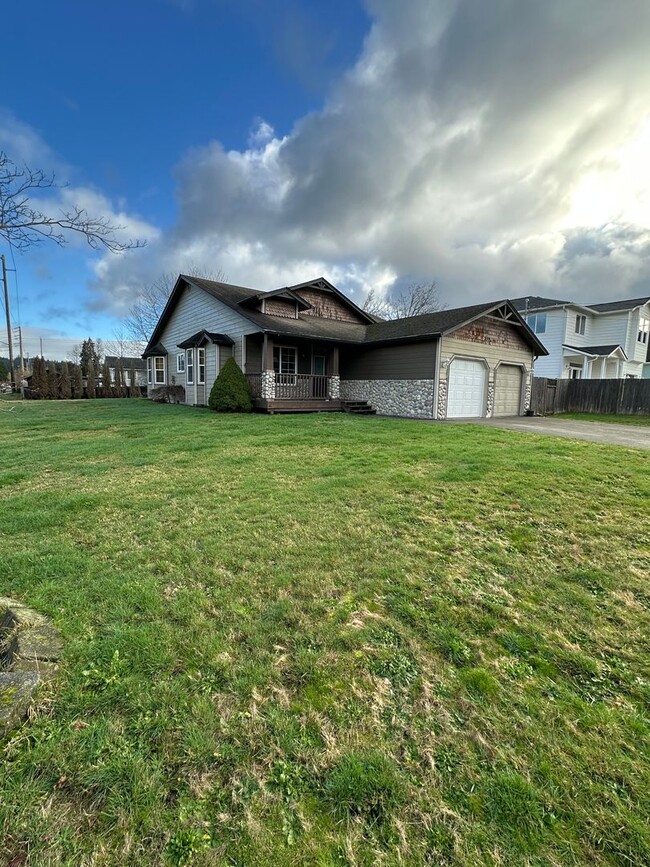 Building Photo - 3 Bed 2 Bathroom Home with Office